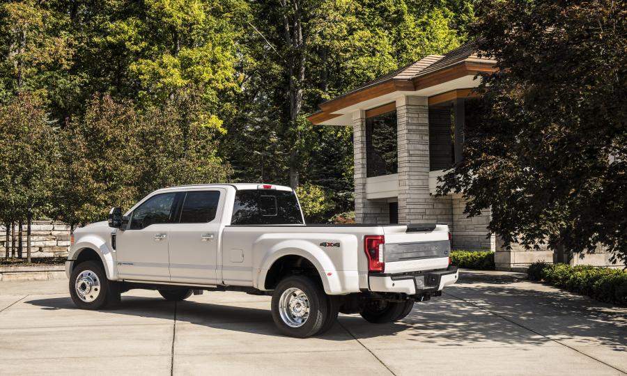  Ford F-450 Limited Super Duty 2017 года  (фото 9 из 16)